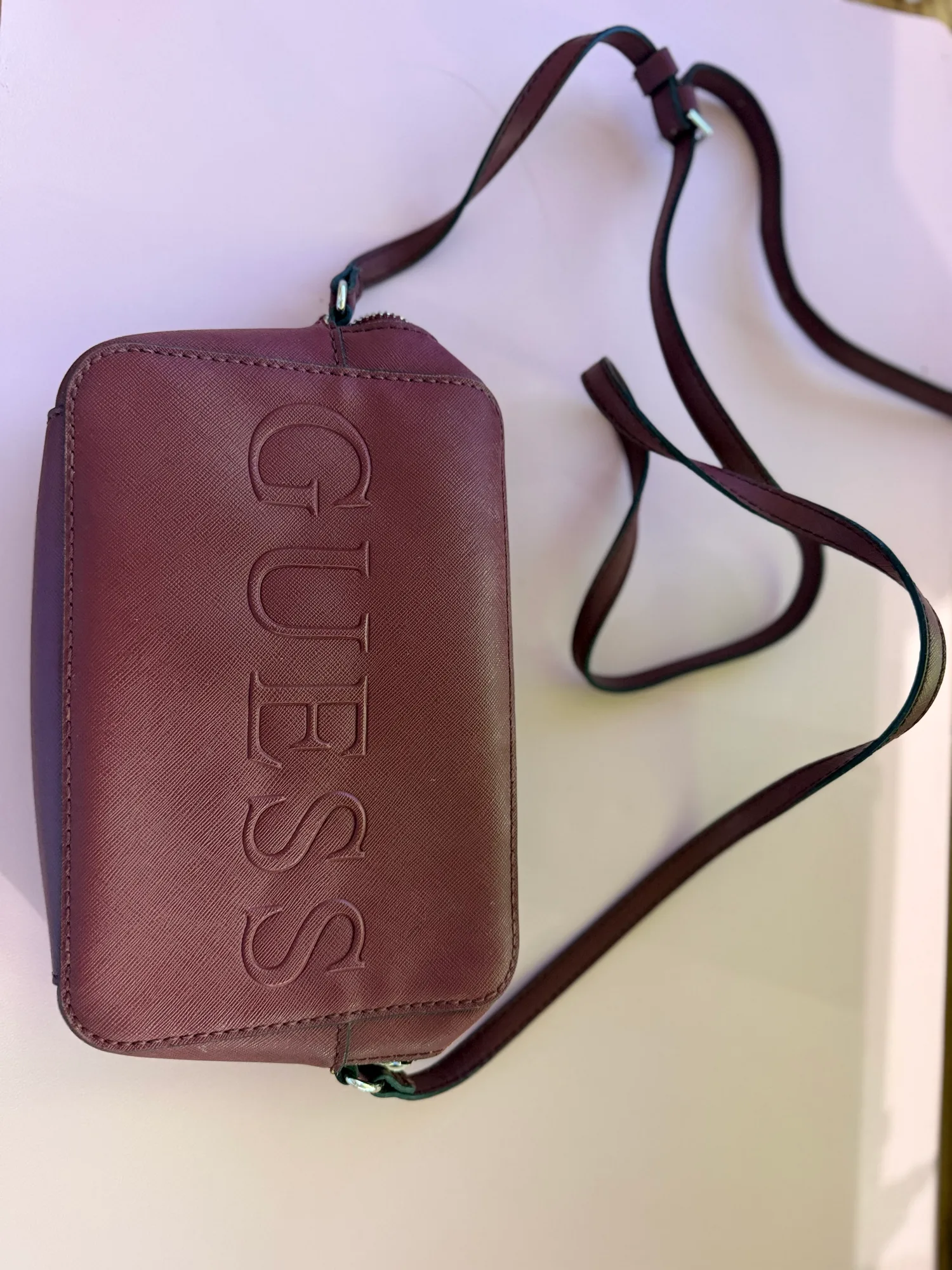 Sac Guess en excellent état.