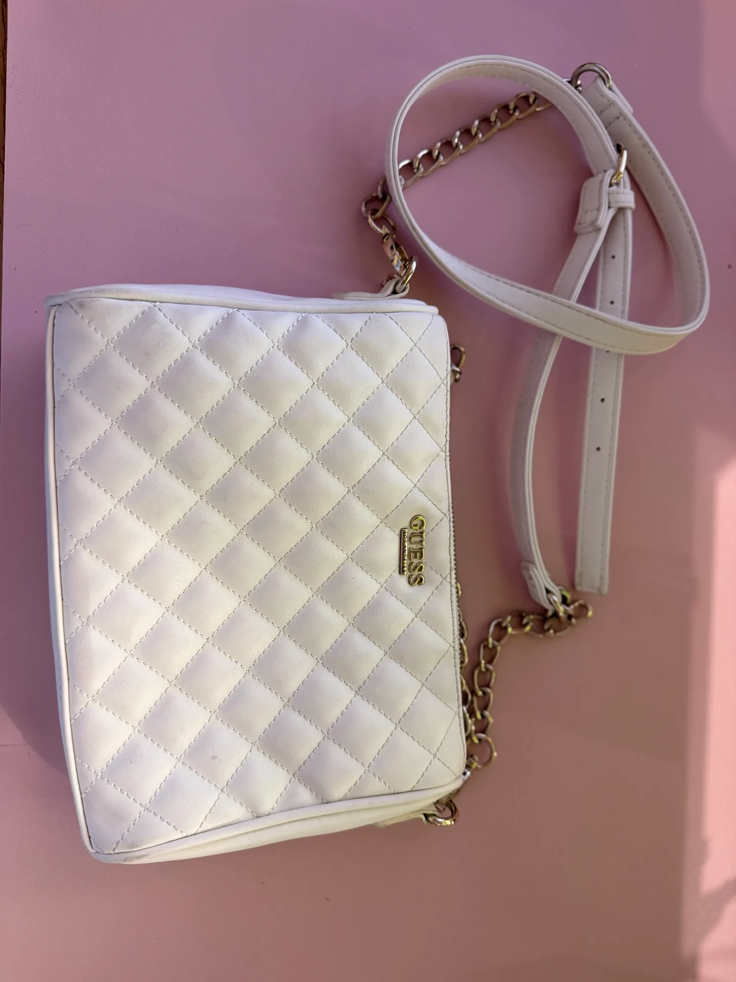 Sac Guess blanc matelassé – Excellent état