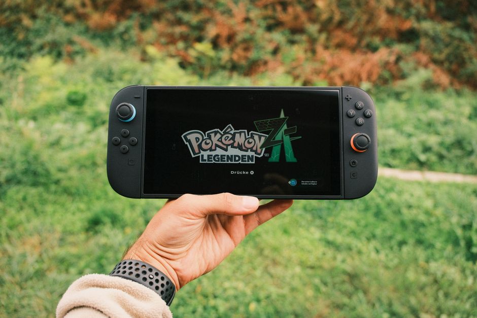 Click to enlarge Nintendo Switch OLED — White