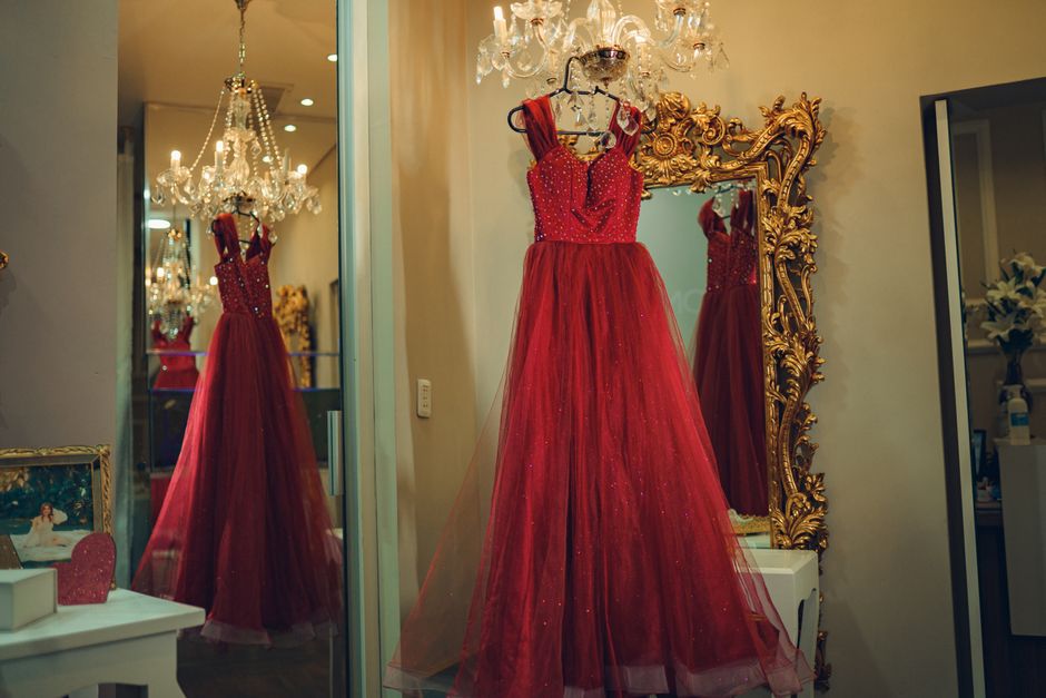 Cliquer pour agrandir Robe de soirée (taille 6)
